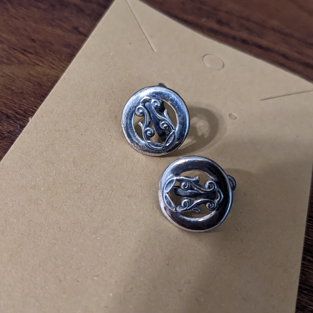 2/20$ Pair of vintage Sterling silver screw back earrings.